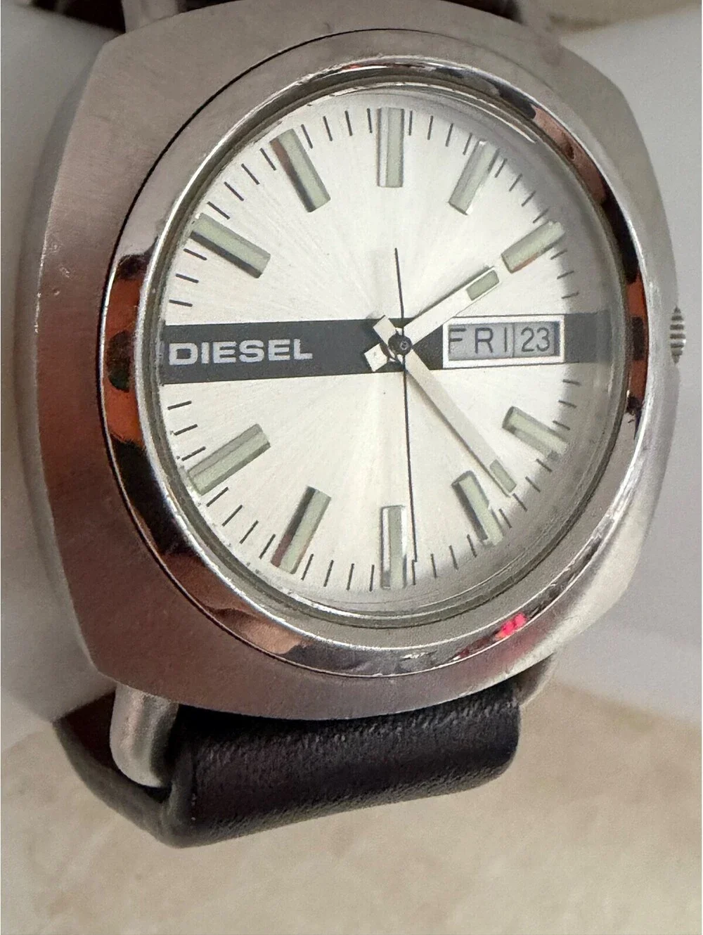 Vintage Diesel DZ-2129 Cushion Case Y2K Retro Watch - Untested / Needs Battery